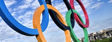 الحلقات الأولمبية على هضبة قلعة إدنبرة. الصورة بواسطة مستخدم فليكر جرايمي بو (تحت رخصة المشاع الإبداعي).