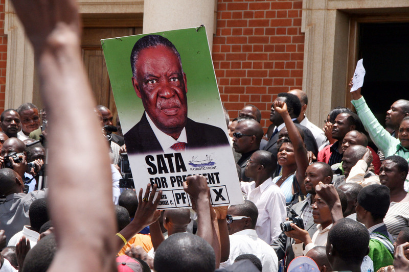 La suprema corte de Zambia en un fallo sobre caso de petición precidencial el 17 de febrero de 2009. Foto por Harrison Tuntu. Lusaka, Zambia. Demotix.