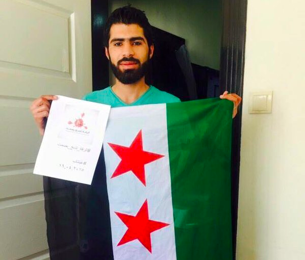 أحمد محمد الموسى، أحد أعضاء "الرقة تُذبح بصمت"، تم اغتياله في إدلب بسوريا من قبل أشخاص مقنعين، بحسب تغريدة للرقة تذبح بصمت.