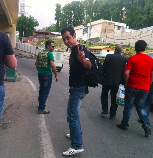 Activist blogger Hossein Ronaghi-Maleki tweeted a photo of himself stating he is determined to stand for his innocence before returning to jail from furlough. 