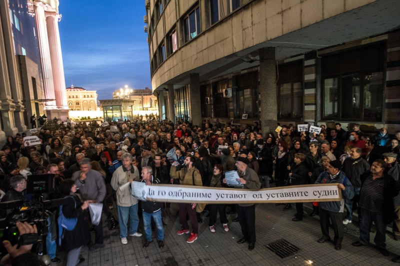 "Lets defend the Constitution from the Constitutional Court justices," second day of protest on Feb 25, 2016 in Skopje, Macedonia. Photo by Vancho Dzhambaski (CC BY-NC-SA).