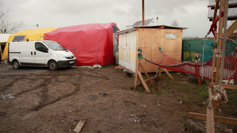 El Centro de Mujeres y Niños en el campo de refugiados de Calais. Foto: Brindusa Nastasa, utilizada con su autorización.