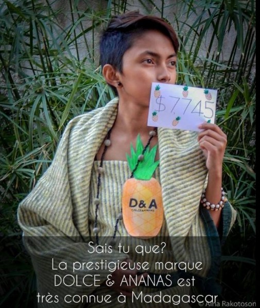 «А вы знали, что бренд Dolce&Ananas [пародия на Dolce&Gabana] очень моден на Мадагаскаре?». Со страницы Facebook Aina Rakotoson