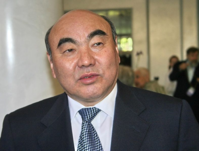 Askar Akayev, President of Kyrgyzstan 1990-2005. Unseated in a largely non-violent revolution. Taken from Yiv.narod.ru. License to reuse. 