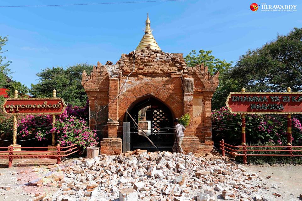 La foto mostra l'impatto devastante del terremoto nel tempio Dhammayangyi. Foto di Zaw Zaw / The Irrawaddy