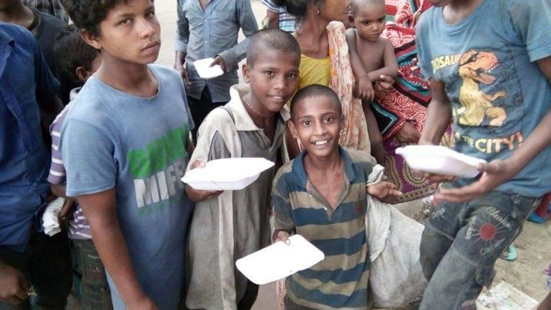 Food being distributed among underprivileged children. Photo courtesy 1 taka meal facebook page. Used with permission.