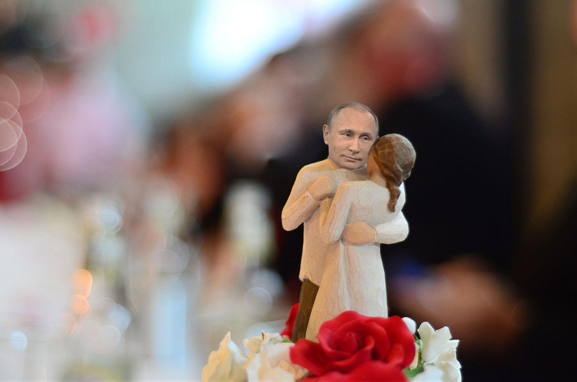 Vladimir Putin and the Fake Brides of Red Square · Global Voices