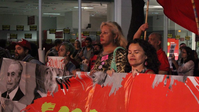 Индианара на митинге за отставку президента Бразилии Мишеля Темера | Фото: Индианара Сиквиера/Facebook/Использовано с разрешения