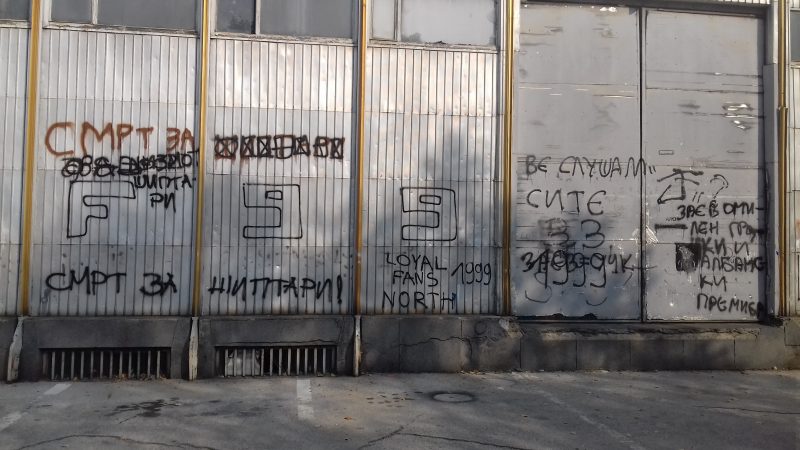 New graffiti in Skopje painted during the election campaign: "Death to Albanians" and "Zaev is the favorite Greek and Albanian choice for Prime Minister." The graffiti are painted on the wall of public institution covered by several security cameras. Perpetrators of such felonies enjoy impunity. Photo by GV, CC BY. 