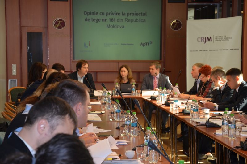 Le organizzazioni della società civile della Moldavia e della Romania hanno organizzato in ottobre un dibattito pubblico per mettere in guardia dai pericoli della legge del "Grande Fratello". Foto di LRCM, utilizzata con autorizzazione.