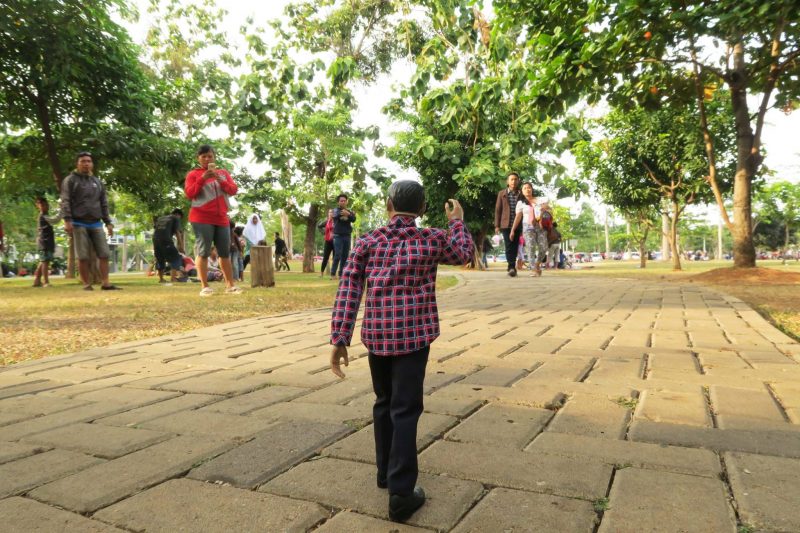 Miniature Ahok greeting the residents