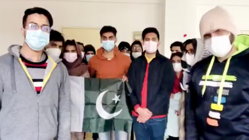Pakistani students in Wuhan appealing to the government. Screenshot from Twitter. 