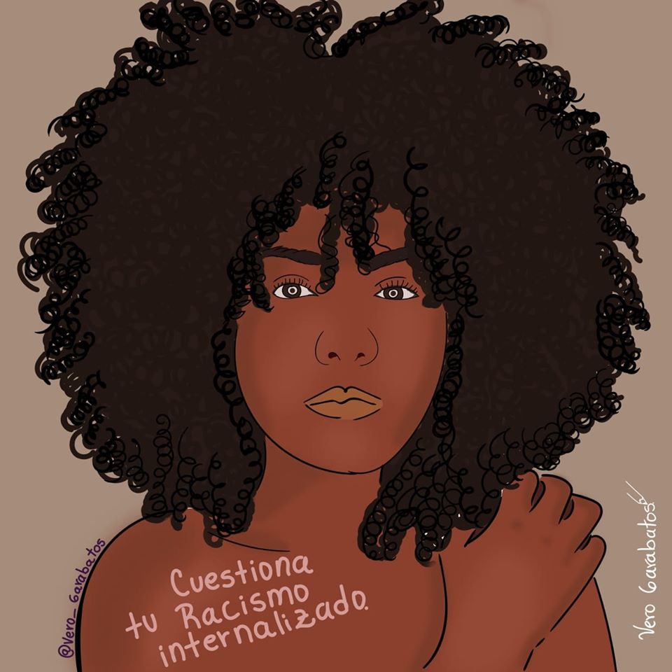 Dessin d'une femme noire aux longs cheveux bouclés qui porte le slogan "Questionne ton racisme intériorisé" sur le torse.
