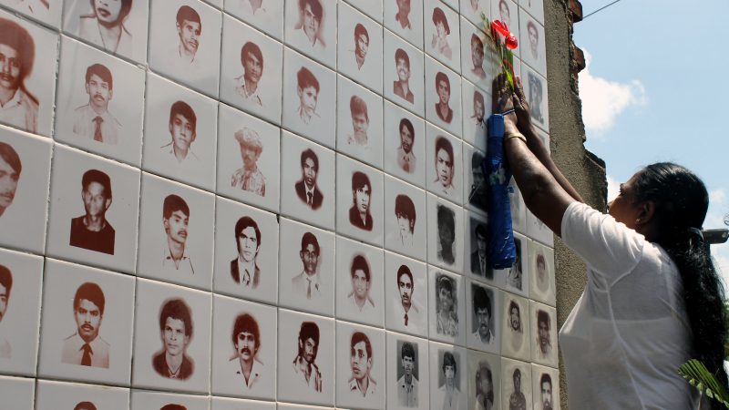 A family member of a victim commemorates enforced disappearance at the Raddoluwa Missing Persons Memorial in Seeduwa, Western Province, Sri Lanka. Image via Flickr by Vikalpa. CC BY 2.0