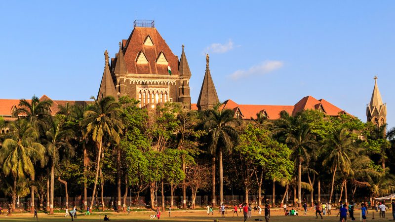 Κτήριο ανώτατου δικαστηρίου της Βομβάης, Ινδία. Εικόνα από τον A. Savin(Wikimedia Commons). Free Art License.