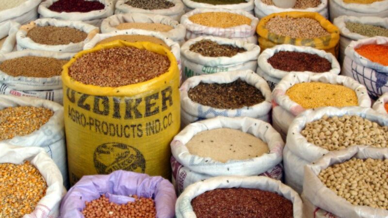 Food grains in Negombo, Sri Lanka. Image via Flickr by Mike. CC BY-NC 2.0.