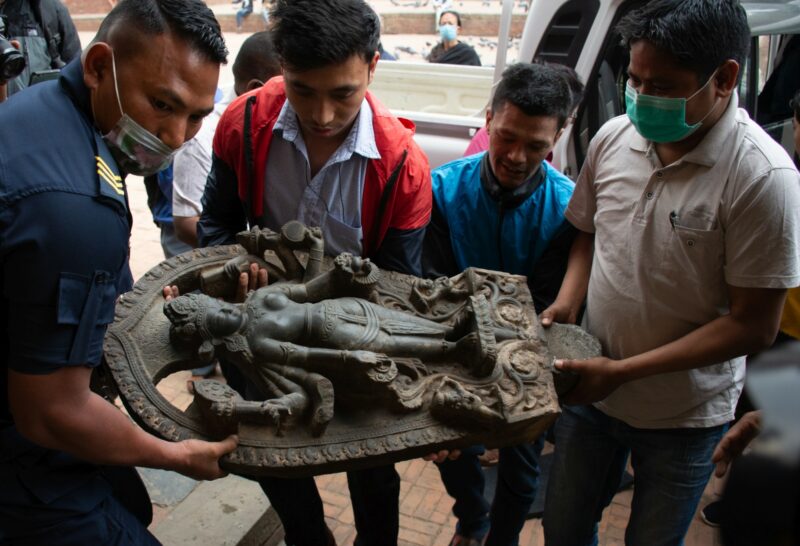 The statue of Laxmi-Narayan being taken to Patan Museum after it was handed over to Nepali custody. Photo by Sunil Sharma. Used with permission