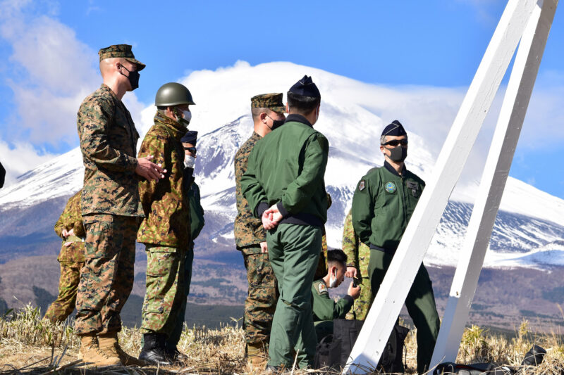 U.S. Marine Corps and JASDF personnel await the arrival of JASDF F-2 aircraft at the East Fuji Maneuver Area