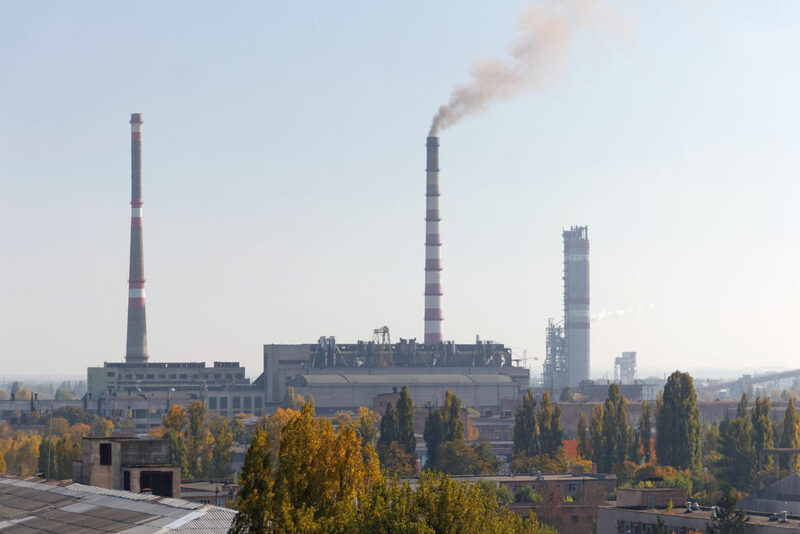 Cherkasy power plant, Cherkasy, Ukraine. Image by Anton Galeta, CC BY-SA 4.0, via Wikimedia Commons.