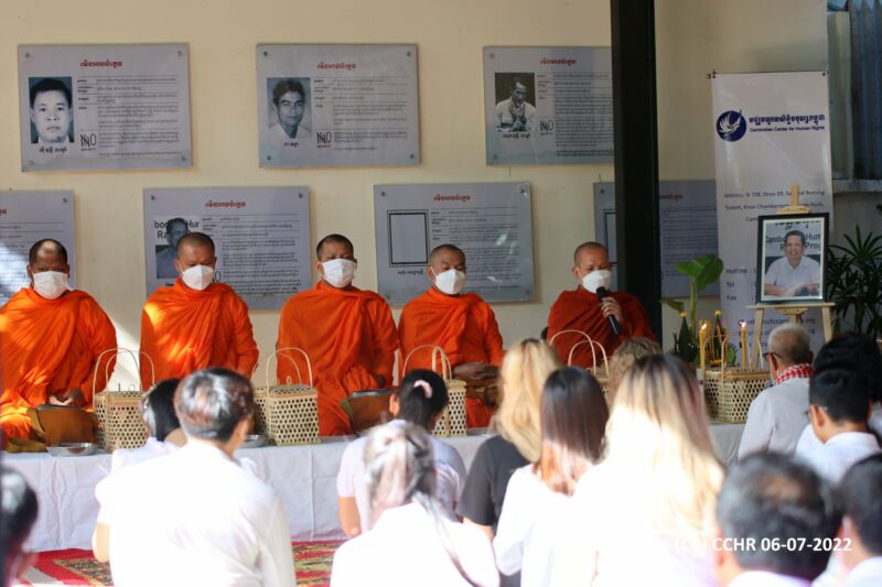 Um evento religioso em Phnom Penh marcando o aniversário de morte de Kem Ley