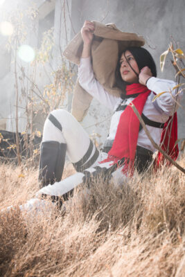 Suki Manandhar como Mikasa Ackerman de Attack on Titan. Foto por Prithibi Rai. Usada sob permissão.