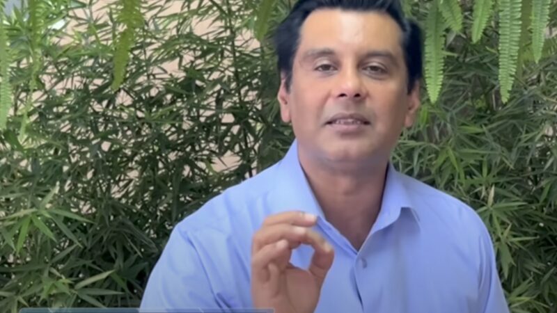 Screenshot of the slain Pakistani journalist Arshad Sharif from YouTube video by Arshad Sharif Official Channel. Fair use.