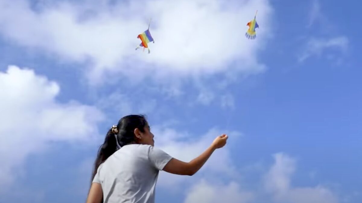 Rainbow Kite Festival held in Colombo by LGBTQI community. Screenshot from YouTube video by Newsfirst Sri Lanka. Fair use.