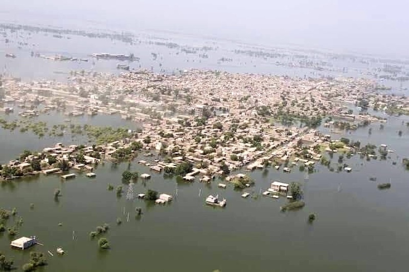 Khairpur Nathan Shah city covered with flood water in Sindh in Pakistan 2022. Image from Flickr by Ali Hyder Junejo. CC BY 2.0.