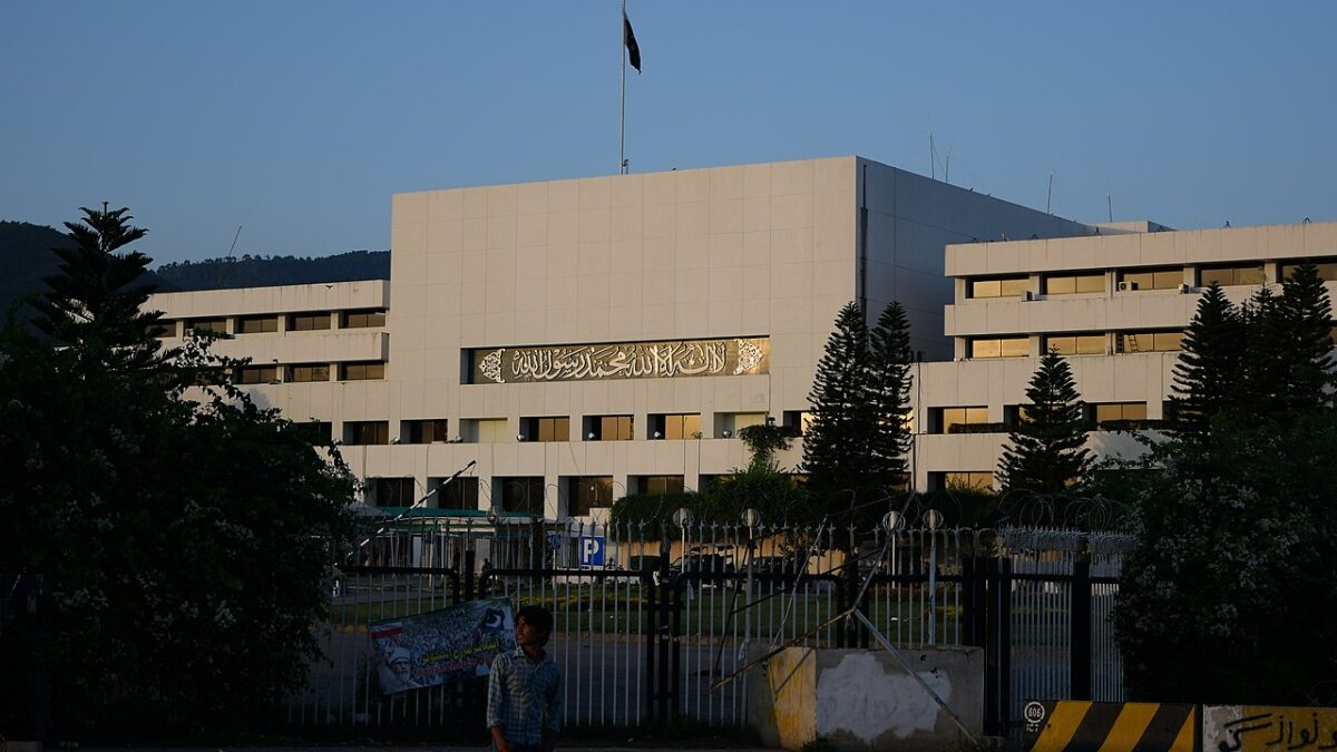 The parliament house building in Islamabad, Pakistan. Image by Mhtoori via Wikipedia. CC BY_SA 4.0