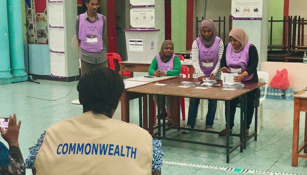 Commonwealth observers watch the count following the close of polls in the Maldivian parliamentary election on 6 April 2019. Image via Flickr by Commonwealth Secretariat. CC BY-NC 2.0.